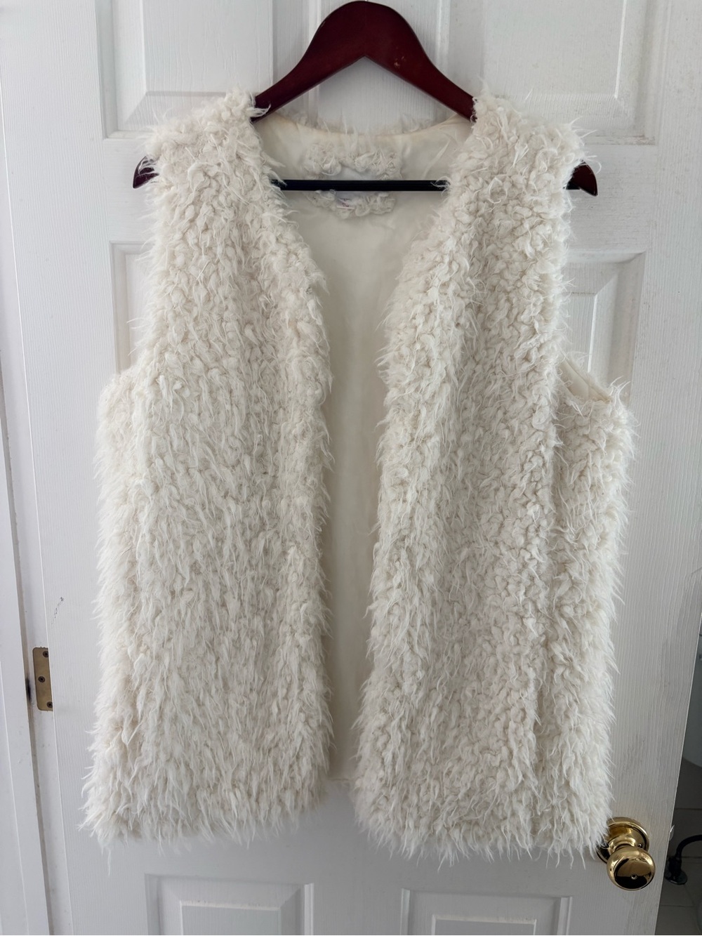 Xhilaration Cream Faux Fur Girls Vest